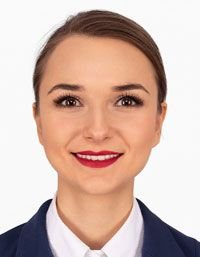 Retrato tipo passaporte Emirates para candidatura comissário de voo, fundo branco conforme guia oficial
